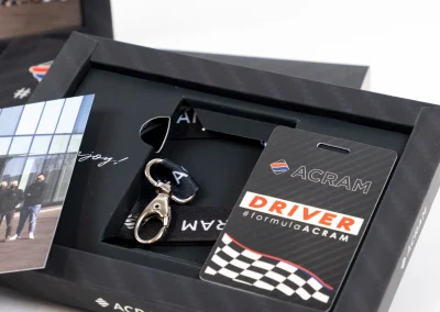 packaging personalizzato packaging in cartone packaging di lusso astucci rigidi personalizzati cofanetti premium scatole in cartone su misura espositori in cartone espositori personalizzati espositori punto vendita materiali punto vendita allestimento punto vendita totem espositivi soluzioni cartotecniche lavorazioni cartotecniche fustellati in cartone prototipi packaging progettazione grafica packaging studio grafico packaging produzione cartotecnica finiture speciali per packaging stampa e nobilitazioni design packaging packaging sostenibile in cartone box magnetici personalizzati Climatizzazione e tecnologia termica espositori per prodotti tecnici pannelli informativi per showroom totem per prodotti tecnologici soluzioni espositive per climatizzazione allestimenti per showroom tecnici materiali grafici per settore termico Bici e componentistica tecnica packaging per componenti tecnici espositori per prodotti sportivi espositori per negozi di biciclette box per accessori technical gear materiali espositivi per settore bike grafiche per prodotti sportivi Abbigliamento tecnico espositori per abbigliamento tecnico cartellini per capi sportivi materiali retail per abbigliamento packaging per accessori sportivi display per negozi outdoor Arredo, cucine e design espositori per showroom design packaging per componenti di arredo materiali per negozi di design espositori per cucine e complementi soluzioni espositive premium grafiche per prodotti di design Gioielli, cosmetica, regalistica astucci per gioielli packaging cosmetico di lusso cofanetti per prodotti premium scatole regalo personalizzate packaging elegante per retail espositori cosmetici da banco Vino, spirits, marmo astucci per bottiglie packaging per vino e spirits espositori da banco per cantina cofanetti premium per distillerie espositori per pietra e materiali naturali materiali grafici per settore marmo prototipazione rapida packaging progettazione creativa interna consulenza grafica packaging scelta materiali cartotecnici sviluppo layout espositivi produzione interna su misura lavorazioni di pregio su carta design su misura per brand packaging che valorizza il prodotto espositori resistenti e personalizzati