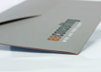 packaging personalizzato packaging in cartone packaging di lusso astucci rigidi personalizzati cofanetti premium scatole in cartone su misura espositori in cartone espositori personalizzati espositori punto vendita materiali punto vendita allestimento punto vendita totem espositivi soluzioni cartotecniche lavorazioni cartotecniche fustellati in cartone prototipi packaging progettazione grafica packaging studio grafico packaging produzione cartotecnica finiture speciali per packaging stampa e nobilitazioni design packaging packaging sostenibile in cartone box magnetici personalizzati Climatizzazione e tecnologia termica espositori per prodotti tecnici pannelli informativi per showroom totem per prodotti tecnologici soluzioni espositive per climatizzazione allestimenti per showroom tecnici materiali grafici per settore termico Bici e componentistica tecnica packaging per componenti tecnici espositori per prodotti sportivi espositori per negozi di biciclette box per accessori technical gear materiali espositivi per settore bike grafiche per prodotti sportivi Abbigliamento tecnico espositori per abbigliamento tecnico cartellini per capi sportivi materiali retail per abbigliamento packaging per accessori sportivi display per negozi outdoor Arredo, cucine e design espositori per showroom design packaging per componenti di arredo materiali per negozi di design espositori per cucine e complementi soluzioni espositive premium grafiche per prodotti di design Gioielli, cosmetica, regalistica astucci per gioielli packaging cosmetico di lusso cofanetti per prodotti premium scatole regalo personalizzate packaging elegante per retail espositori cosmetici da banco Vino, spirits, marmo astucci per bottiglie packaging per vino e spirits espositori da banco per cantina cofanetti premium per distillerie espositori per pietra e materiali naturali materiali grafici per settore marmo prototipazione rapida packaging progettazione creativa interna consulenza grafica packaging scelta materiali cartotecnici sviluppo layout espositivi produzione interna su misura lavorazioni di pregio su carta design su misura per brand packaging che valorizza il prodotto espositori resistenti e personalizzati