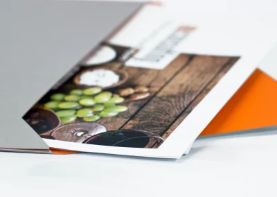 packaging personalizzato packaging in cartone packaging di lusso astucci rigidi personalizzati cofanetti premium scatole in cartone su misura espositori in cartone espositori personalizzati espositori punto vendita materiali punto vendita allestimento punto vendita totem espositivi soluzioni cartotecniche lavorazioni cartotecniche fustellati in cartone prototipi packaging progettazione grafica packaging studio grafico packaging produzione cartotecnica finiture speciali per packaging stampa e nobilitazioni design packaging packaging sostenibile in cartone box magnetici personalizzati Climatizzazione e tecnologia termica espositori per prodotti tecnici pannelli informativi per showroom totem per prodotti tecnologici soluzioni espositive per climatizzazione allestimenti per showroom tecnici materiali grafici per settore termico Bici e componentistica tecnica packaging per componenti tecnici espositori per prodotti sportivi espositori per negozi di biciclette box per accessori technical gear materiali espositivi per settore bike grafiche per prodotti sportivi Abbigliamento tecnico espositori per abbigliamento tecnico cartellini per capi sportivi materiali retail per abbigliamento packaging per accessori sportivi display per negozi outdoor Arredo, cucine e design espositori per showroom design packaging per componenti di arredo materiali per negozi di design espositori per cucine e complementi soluzioni espositive premium grafiche per prodotti di design Gioielli, cosmetica, regalistica astucci per gioielli packaging cosmetico di lusso cofanetti per prodotti premium scatole regalo personalizzate packaging elegante per retail espositori cosmetici da banco Vino, spirits, marmo astucci per bottiglie packaging per vino e spirits espositori da banco per cantina cofanetti premium per distillerie espositori per pietra e materiali naturali materiali grafici per settore marmo prototipazione rapida packaging progettazione creativa interna consulenza grafica packaging scelta materiali cartotecnici sviluppo layout espositivi produzione interna su misura lavorazioni di pregio su carta design su misura per brand packaging che valorizza il prodotto espositori resistenti e personalizzati