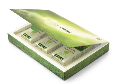 packaging personalizzato packaging in cartone packaging di lusso astucci rigidi personalizzati cofanetti premium scatole in cartone su misura espositori in cartone espositori personalizzati espositori punto vendita materiali punto vendita allestimento punto vendita totem espositivi soluzioni cartotecniche lavorazioni cartotecniche fustellati in cartone prototipi packaging progettazione grafica packaging studio grafico packaging produzione cartotecnica finiture speciali per packaging stampa e nobilitazioni design packaging packaging sostenibile in cartone box magnetici personalizzati Climatizzazione e tecnologia termica espositori per prodotti tecnici pannelli informativi per showroom totem per prodotti tecnologici soluzioni espositive per climatizzazione allestimenti per showroom tecnici materiali grafici per settore termico Bici e componentistica tecnica packaging per componenti tecnici espositori per prodotti sportivi espositori per negozi di biciclette box per accessori technical gear materiali espositivi per settore bike grafiche per prodotti sportivi Abbigliamento tecnico espositori per abbigliamento tecnico cartellini per capi sportivi materiali retail per abbigliamento packaging per accessori sportivi display per negozi outdoor Arredo, cucine e design espositori per showroom design packaging per componenti di arredo materiali per negozi di design espositori per cucine e complementi soluzioni espositive premium grafiche per prodotti di design Gioielli, cosmetica, regalistica astucci per gioielli packaging cosmetico di lusso cofanetti per prodotti premium scatole regalo personalizzate packaging elegante per retail espositori cosmetici da banco Vino, spirits, marmo astucci per bottiglie packaging per vino e spirits espositori da banco per cantina cofanetti premium per distillerie espositori per pietra e materiali naturali materiali grafici per settore marmo prototipazione rapida packaging progettazione creativa interna consulenza grafica packaging scelta materiali cartotecnici sviluppo layout espositivi produzione interna su misura lavorazioni di pregio su carta design su misura per brand packaging che valorizza il prodotto espositori resistenti e personalizzati