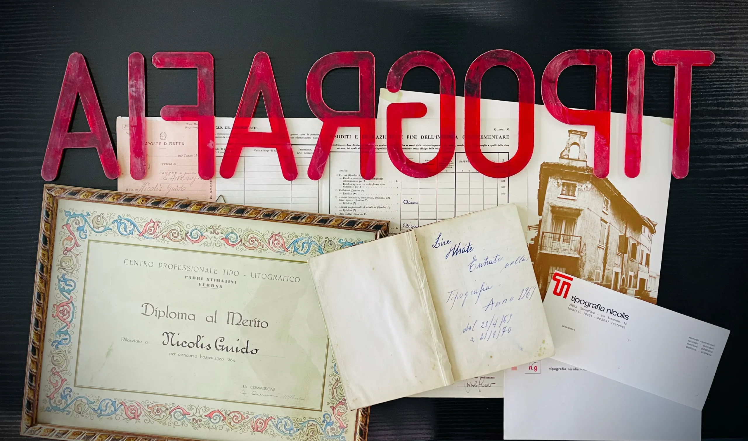 packaging personalizzato packaging in cartone packaging di lusso astucci rigidi personalizzati cofanetti premium scatole in cartone su misura espositori in cartone espositori personalizzati espositori punto vendita materiali punto vendita allestimento punto vendita totem espositivi soluzioni cartotecniche lavorazioni cartotecniche fustellati in cartone prototipi packaging progettazione grafica packaging studio grafico packaging produzione cartotecnica finiture speciali per packaging stampa e nobilitazioni design packaging packaging sostenibile in cartone box magnetici personalizzati Climatizzazione e tecnologia termica espositori per prodotti tecnici pannelli informativi per showroom totem per prodotti tecnologici soluzioni espositive per climatizzazione allestimenti per showroom tecnici materiali grafici per settore termico Bici e componentistica tecnica packaging per componenti tecnici espositori per prodotti sportivi espositori per negozi di biciclette box per accessori technical gear materiali espositivi per settore bike grafiche per prodotti sportivi Abbigliamento tecnico espositori per abbigliamento tecnico cartellini per capi sportivi materiali retail per abbigliamento packaging per accessori sportivi display per negozi outdoor Arredo, cucine e design espositori per showroom design packaging per componenti di arredo materiali per negozi di design espositori per cucine e complementi soluzioni espositive premium grafiche per prodotti di design Gioielli, cosmetica, regalistica astucci per gioielli packaging cosmetico di lusso cofanetti per prodotti premium scatole regalo personalizzate packaging elegante per retail espositori cosmetici da banco Vino, spirits, marmo astucci per bottiglie packaging per vino e spirits espositori da banco per cantina cofanetti premium per distillerie espositori per pietra e materiali naturali materiali grafici per settore marmo prototipazione rapida packaging progettazione creativa interna consulenza grafica packaging scelta materiali cartotecnici sviluppo layout espositivi produzione interna su misura lavorazioni di pregio su carta design su misura per brand packaging che valorizza il prodotto espositori resistenti e personalizzati