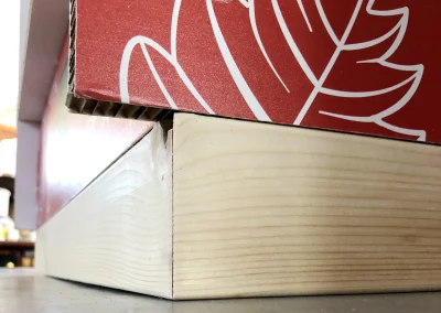 packaging personalizzato packaging in cartone packaging di lusso astucci rigidi personalizzati cofanetti premium scatole in cartone su misura espositori in cartone espositori personalizzati espositori punto vendita materiali punto vendita allestimento punto vendita totem espositivi soluzioni cartotecniche lavorazioni cartotecniche fustellati in cartone prototipi packaging progettazione grafica packaging studio grafico packaging produzione cartotecnica finiture speciali per packaging stampa e nobilitazioni design packaging packaging sostenibile in cartone box magnetici personalizzati Climatizzazione e tecnologia termica espositori per prodotti tecnici pannelli informativi per showroom totem per prodotti tecnologici soluzioni espositive per climatizzazione allestimenti per showroom tecnici materiali grafici per settore termico Bici e componentistica tecnica packaging per componenti tecnici espositori per prodotti sportivi espositori per negozi di biciclette box per accessori technical gear materiali espositivi per settore bike grafiche per prodotti sportivi Abbigliamento tecnico espositori per abbigliamento tecnico cartellini per capi sportivi materiali retail per abbigliamento packaging per accessori sportivi display per negozi outdoor Arredo, cucine e design espositori per showroom design packaging per componenti di arredo materiali per negozi di design espositori per cucine e complementi soluzioni espositive premium grafiche per prodotti di design Gioielli, cosmetica, regalistica astucci per gioielli packaging cosmetico di lusso cofanetti per prodotti premium scatole regalo personalizzate packaging elegante per retail espositori cosmetici da banco Vino, spirits, marmo astucci per bottiglie packaging per vino e spirits espositori da banco per cantina cofanetti premium per distillerie espositori per pietra e materiali naturali materiali grafici per settore marmo prototipazione rapida packaging progettazione creativa interna consulenza grafica packaging scelta materiali cartotecnici sviluppo layout espositivi produzione interna su misura lavorazioni di pregio su carta design su misura per brand packaging che valorizza il prodotto espositori resistenti e personalizzati