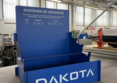 packaging personalizzato packaging in cartone packaging di lusso astucci rigidi personalizzati cofanetti premium scatole in cartone su misura espositori in cartone espositori personalizzati espositori punto vendita materiali punto vendita allestimento punto vendita totem espositivi soluzioni cartotecniche lavorazioni cartotecniche fustellati in cartone prototipi packaging progettazione grafica packaging studio grafico packaging produzione cartotecnica finiture speciali per packaging stampa e nobilitazioni design packaging packaging sostenibile in cartone box magnetici personalizzati Climatizzazione e tecnologia termica espositori per prodotti tecnici pannelli informativi per showroom totem per prodotti tecnologici soluzioni espositive per climatizzazione allestimenti per showroom tecnici materiali grafici per settore termico Bici e componentistica tecnica packaging per componenti tecnici espositori per prodotti sportivi espositori per negozi di biciclette box per accessori technical gear materiali espositivi per settore bike grafiche per prodotti sportivi Abbigliamento tecnico espositori per abbigliamento tecnico cartellini per capi sportivi materiali retail per abbigliamento packaging per accessori sportivi display per negozi outdoor Arredo, cucine e design espositori per showroom design packaging per componenti di arredo materiali per negozi di design espositori per cucine e complementi soluzioni espositive premium grafiche per prodotti di design Gioielli, cosmetica, regalistica astucci per gioielli packaging cosmetico di lusso cofanetti per prodotti premium scatole regalo personalizzate packaging elegante per retail espositori cosmetici da banco Vino, spirits, marmo astucci per bottiglie packaging per vino e spirits espositori da banco per cantina cofanetti premium per distillerie espositori per pietra e materiali naturali materiali grafici per settore marmo prototipazione rapida packaging progettazione creativa interna consulenza grafica packaging scelta materiali cartotecnici sviluppo layout espositivi produzione interna su misura lavorazioni di pregio su carta design su misura per brand packaging che valorizza il prodotto espositori resistenti e personalizzati