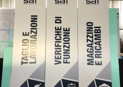 packaging personalizzato packaging in cartone packaging di lusso astucci rigidi personalizzati cofanetti premium scatole in cartone su misura espositori in cartone espositori personalizzati espositori punto vendita materiali punto vendita allestimento punto vendita totem espositivi soluzioni cartotecniche lavorazioni cartotecniche fustellati in cartone prototipi packaging progettazione grafica packaging studio grafico packaging produzione cartotecnica finiture speciali per packaging stampa e nobilitazioni design packaging packaging sostenibile in cartone box magnetici personalizzati Climatizzazione e tecnologia termica espositori per prodotti tecnici pannelli informativi per showroom totem per prodotti tecnologici soluzioni espositive per climatizzazione allestimenti per showroom tecnici materiali grafici per settore termico Bici e componentistica tecnica packaging per componenti tecnici espositori per prodotti sportivi espositori per negozi di biciclette box per accessori technical gear materiali espositivi per settore bike grafiche per prodotti sportivi Abbigliamento tecnico espositori per abbigliamento tecnico cartellini per capi sportivi materiali retail per abbigliamento packaging per accessori sportivi display per negozi outdoor Arredo, cucine e design espositori per showroom design packaging per componenti di arredo materiali per negozi di design espositori per cucine e complementi soluzioni espositive premium grafiche per prodotti di design Gioielli, cosmetica, regalistica astucci per gioielli packaging cosmetico di lusso cofanetti per prodotti premium scatole regalo personalizzate packaging elegante per retail espositori cosmetici da banco Vino, spirits, marmo astucci per bottiglie packaging per vino e spirits espositori da banco per cantina cofanetti premium per distillerie espositori per pietra e materiali naturali materiali grafici per settore marmo prototipazione rapida packaging progettazione creativa interna consulenza grafica packaging scelta materiali cartotecnici sviluppo layout espositivi produzione interna su misura lavorazioni di pregio su carta design su misura per brand packaging che valorizza il prodotto espositori resistenti e personalizzati