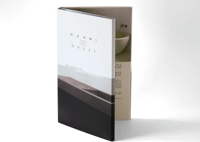 packaging personalizzato packaging in cartone packaging di lusso astucci rigidi personalizzati cofanetti premium scatole in cartone su misura espositori in cartone espositori personalizzati espositori punto vendita materiali punto vendita allestimento punto vendita totem espositivi soluzioni cartotecniche lavorazioni cartotecniche fustellati in cartone prototipi packaging progettazione grafica packaging studio grafico packaging produzione cartotecnica finiture speciali per packaging stampa e nobilitazioni design packaging packaging sostenibile in cartone box magnetici personalizzati Climatizzazione e tecnologia termica espositori per prodotti tecnici pannelli informativi per showroom totem per prodotti tecnologici soluzioni espositive per climatizzazione allestimenti per showroom tecnici materiali grafici per settore termico Bici e componentistica tecnica packaging per componenti tecnici espositori per prodotti sportivi espositori per negozi di biciclette box per accessori technical gear materiali espositivi per settore bike grafiche per prodotti sportivi Abbigliamento tecnico espositori per abbigliamento tecnico cartellini per capi sportivi materiali retail per abbigliamento packaging per accessori sportivi display per negozi outdoor Arredo, cucine e design espositori per showroom design packaging per componenti di arredo materiali per negozi di design espositori per cucine e complementi soluzioni espositive premium grafiche per prodotti di design Gioielli, cosmetica, regalistica astucci per gioielli packaging cosmetico di lusso cofanetti per prodotti premium scatole regalo personalizzate packaging elegante per retail espositori cosmetici da banco Vino, spirits, marmo astucci per bottiglie packaging per vino e spirits espositori da banco per cantina cofanetti premium per distillerie espositori per pietra e materiali naturali materiali grafici per settore marmo prototipazione rapida packaging progettazione creativa interna consulenza grafica packaging scelta materiali cartotecnici sviluppo layout espositivi produzione interna su misura lavorazioni di pregio su carta design su misura per brand packaging che valorizza il prodotto espositori resistenti e personalizzati