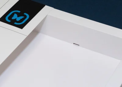 packaging personalizzato packaging in cartone packaging di lusso astucci rigidi personalizzati cofanetti premium scatole in cartone su misura espositori in cartone espositori personalizzati espositori punto vendita materiali punto vendita allestimento punto vendita totem espositivi soluzioni cartotecniche lavorazioni cartotecniche fustellati in cartone prototipi packaging progettazione grafica packaging studio grafico packaging produzione cartotecnica finiture speciali per packaging stampa e nobilitazioni design packaging packaging sostenibile in cartone box magnetici personalizzati Climatizzazione e tecnologia termica espositori per prodotti tecnici pannelli informativi per showroom totem per prodotti tecnologici soluzioni espositive per climatizzazione allestimenti per showroom tecnici materiali grafici per settore termico Bici e componentistica tecnica packaging per componenti tecnici espositori per prodotti sportivi espositori per negozi di biciclette box per accessori technical gear materiali espositivi per settore bike grafiche per prodotti sportivi Abbigliamento tecnico espositori per abbigliamento tecnico cartellini per capi sportivi materiali retail per abbigliamento packaging per accessori sportivi display per negozi outdoor Arredo, cucine e design espositori per showroom design packaging per componenti di arredo materiali per negozi di design espositori per cucine e complementi soluzioni espositive premium grafiche per prodotti di design Gioielli, cosmetica, regalistica astucci per gioielli packaging cosmetico di lusso cofanetti per prodotti premium scatole regalo personalizzate packaging elegante per retail espositori cosmetici da banco Vino, spirits, marmo astucci per bottiglie packaging per vino e spirits espositori da banco per cantina cofanetti premium per distillerie espositori per pietra e materiali naturali materiali grafici per settore marmo prototipazione rapida packaging progettazione creativa interna consulenza grafica packaging scelta materiali cartotecnici sviluppo layout espositivi produzione interna su misura lavorazioni di pregio su carta design su misura per brand packaging che valorizza il prodotto espositori resistenti e personalizzati