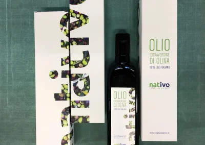 packaging personalizzato packaging in cartone packaging di lusso astucci rigidi personalizzati cofanetti premium scatole in cartone su misura espositori in cartone espositori personalizzati espositori punto vendita materiali punto vendita allestimento punto vendita totem espositivi soluzioni cartotecniche lavorazioni cartotecniche fustellati in cartone prototipi packaging progettazione grafica packaging studio grafico packaging produzione cartotecnica finiture speciali per packaging stampa e nobilitazioni design packaging packaging sostenibile in cartone box magnetici personalizzati Climatizzazione e tecnologia termica espositori per prodotti tecnici pannelli informativi per showroom totem per prodotti tecnologici soluzioni espositive per climatizzazione allestimenti per showroom tecnici materiali grafici per settore termico Bici e componentistica tecnica packaging per componenti tecnici espositori per prodotti sportivi espositori per negozi di biciclette box per accessori technical gear materiali espositivi per settore bike grafiche per prodotti sportivi Abbigliamento tecnico espositori per abbigliamento tecnico cartellini per capi sportivi materiali retail per abbigliamento packaging per accessori sportivi display per negozi outdoor Arredo, cucine e design espositori per showroom design packaging per componenti di arredo materiali per negozi di design espositori per cucine e complementi soluzioni espositive premium grafiche per prodotti di design Gioielli, cosmetica, regalistica astucci per gioielli packaging cosmetico di lusso cofanetti per prodotti premium scatole regalo personalizzate packaging elegante per retail espositori cosmetici da banco Vino, spirits, marmo astucci per bottiglie packaging per vino e spirits espositori da banco per cantina cofanetti premium per distillerie espositori per pietra e materiali naturali materiali grafici per settore marmo prototipazione rapida packaging progettazione creativa interna consulenza grafica packaging scelta materiali cartotecnici sviluppo layout espositivi produzione interna su misura lavorazioni di pregio su carta design su misura per brand packaging che valorizza il prodotto espositori resistenti e personalizzati