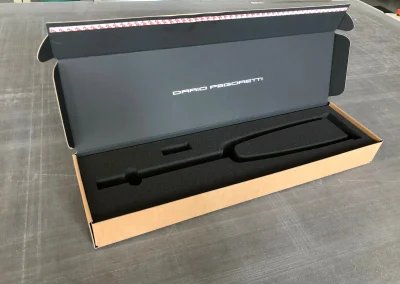 packaging personalizzato packaging in cartone packaging di lusso astucci rigidi personalizzati cofanetti premium scatole in cartone su misura espositori in cartone espositori personalizzati espositori punto vendita materiali punto vendita allestimento punto vendita totem espositivi soluzioni cartotecniche lavorazioni cartotecniche fustellati in cartone prototipi packaging progettazione grafica packaging studio grafico packaging produzione cartotecnica finiture speciali per packaging stampa e nobilitazioni design packaging packaging sostenibile in cartone box magnetici personalizzati Climatizzazione e tecnologia termica espositori per prodotti tecnici pannelli informativi per showroom totem per prodotti tecnologici soluzioni espositive per climatizzazione allestimenti per showroom tecnici materiali grafici per settore termico Bici e componentistica tecnica packaging per componenti tecnici espositori per prodotti sportivi espositori per negozi di biciclette box per accessori technical gear materiali espositivi per settore bike grafiche per prodotti sportivi Abbigliamento tecnico espositori per abbigliamento tecnico cartellini per capi sportivi materiali retail per abbigliamento packaging per accessori sportivi display per negozi outdoor Arredo, cucine e design espositori per showroom design packaging per componenti di arredo materiali per negozi di design espositori per cucine e complementi soluzioni espositive premium grafiche per prodotti di design Gioielli, cosmetica, regalistica astucci per gioielli packaging cosmetico di lusso cofanetti per prodotti premium scatole regalo personalizzate packaging elegante per retail espositori cosmetici da banco Vino, spirits, marmo astucci per bottiglie packaging per vino e spirits espositori da banco per cantina cofanetti premium per distillerie espositori per pietra e materiali naturali materiali grafici per settore marmo prototipazione rapida packaging progettazione creativa interna consulenza grafica packaging scelta materiali cartotecnici sviluppo layout espositivi produzione interna su misura lavorazioni di pregio su carta design su misura per brand packaging che valorizza il prodotto espositori resistenti e personalizzati