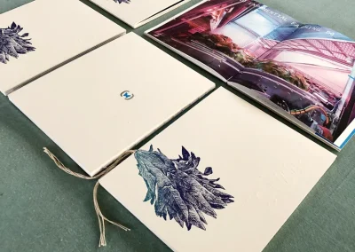 packaging personalizzato packaging in cartone packaging di lusso astucci rigidi personalizzati cofanetti premium scatole in cartone su misura espositori in cartone espositori personalizzati espositori punto vendita materiali punto vendita allestimento punto vendita totem espositivi soluzioni cartotecniche lavorazioni cartotecniche fustellati in cartone prototipi packaging progettazione grafica packaging studio grafico packaging produzione cartotecnica finiture speciali per packaging stampa e nobilitazioni design packaging packaging sostenibile in cartone box magnetici personalizzati Climatizzazione e tecnologia termica espositori per prodotti tecnici pannelli informativi per showroom totem per prodotti tecnologici soluzioni espositive per climatizzazione allestimenti per showroom tecnici materiali grafici per settore termico Bici e componentistica tecnica packaging per componenti tecnici espositori per prodotti sportivi espositori per negozi di biciclette box per accessori technical gear materiali espositivi per settore bike grafiche per prodotti sportivi Abbigliamento tecnico espositori per abbigliamento tecnico cartellini per capi sportivi materiali retail per abbigliamento packaging per accessori sportivi display per negozi outdoor Arredo, cucine e design espositori per showroom design packaging per componenti di arredo materiali per negozi di design espositori per cucine e complementi soluzioni espositive premium grafiche per prodotti di design Gioielli, cosmetica, regalistica astucci per gioielli packaging cosmetico di lusso cofanetti per prodotti premium scatole regalo personalizzate packaging elegante per retail espositori cosmetici da banco Vino, spirits, marmo astucci per bottiglie packaging per vino e spirits espositori da banco per cantina cofanetti premium per distillerie espositori per pietra e materiali naturali materiali grafici per settore marmo prototipazione rapida packaging progettazione creativa interna consulenza grafica packaging scelta materiali cartotecnici sviluppo layout espositivi produzione interna su misura lavorazioni di pregio su carta design su misura per brand packaging che valorizza il prodotto espositori resistenti e personalizzati