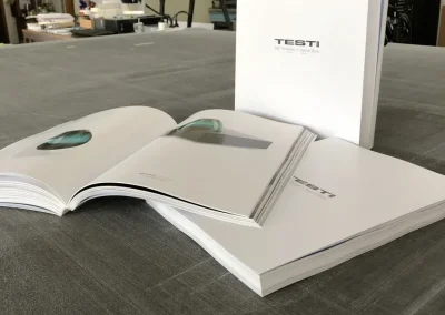 packaging personalizzato packaging in cartone packaging di lusso astucci rigidi personalizzati cofanetti premium scatole in cartone su misura espositori in cartone espositori personalizzati espositori punto vendita materiali punto vendita allestimento punto vendita totem espositivi soluzioni cartotecniche lavorazioni cartotecniche fustellati in cartone prototipi packaging progettazione grafica packaging studio grafico packaging produzione cartotecnica finiture speciali per packaging stampa e nobilitazioni design packaging packaging sostenibile in cartone box magnetici personalizzati Climatizzazione e tecnologia termica espositori per prodotti tecnici pannelli informativi per showroom totem per prodotti tecnologici soluzioni espositive per climatizzazione allestimenti per showroom tecnici materiali grafici per settore termico Bici e componentistica tecnica packaging per componenti tecnici espositori per prodotti sportivi espositori per negozi di biciclette box per accessori technical gear materiali espositivi per settore bike grafiche per prodotti sportivi Abbigliamento tecnico espositori per abbigliamento tecnico cartellini per capi sportivi materiali retail per abbigliamento packaging per accessori sportivi display per negozi outdoor Arredo, cucine e design espositori per showroom design packaging per componenti di arredo materiali per negozi di design espositori per cucine e complementi soluzioni espositive premium grafiche per prodotti di design Gioielli, cosmetica, regalistica astucci per gioielli packaging cosmetico di lusso cofanetti per prodotti premium scatole regalo personalizzate packaging elegante per retail espositori cosmetici da banco Vino, spirits, marmo astucci per bottiglie packaging per vino e spirits espositori da banco per cantina cofanetti premium per distillerie espositori per pietra e materiali naturali materiali grafici per settore marmo prototipazione rapida packaging progettazione creativa interna consulenza grafica packaging scelta materiali cartotecnici sviluppo layout espositivi produzione interna su misura lavorazioni di pregio su carta design su misura per brand packaging che valorizza il prodotto espositori resistenti e personalizzati