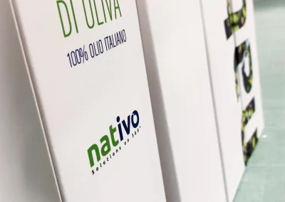 packaging personalizzato packaging in cartone packaging di lusso astucci rigidi personalizzati cofanetti premium scatole in cartone su misura espositori in cartone espositori personalizzati espositori punto vendita materiali punto vendita allestimento punto vendita totem espositivi soluzioni cartotecniche lavorazioni cartotecniche fustellati in cartone prototipi packaging progettazione grafica packaging studio grafico packaging produzione cartotecnica finiture speciali per packaging stampa e nobilitazioni design packaging packaging sostenibile in cartone box magnetici personalizzati Climatizzazione e tecnologia termica espositori per prodotti tecnici pannelli informativi per showroom totem per prodotti tecnologici soluzioni espositive per climatizzazione allestimenti per showroom tecnici materiali grafici per settore termico Bici e componentistica tecnica packaging per componenti tecnici espositori per prodotti sportivi espositori per negozi di biciclette box per accessori technical gear materiali espositivi per settore bike grafiche per prodotti sportivi Abbigliamento tecnico espositori per abbigliamento tecnico cartellini per capi sportivi materiali retail per abbigliamento packaging per accessori sportivi display per negozi outdoor Arredo, cucine e design espositori per showroom design packaging per componenti di arredo materiali per negozi di design espositori per cucine e complementi soluzioni espositive premium grafiche per prodotti di design Gioielli, cosmetica, regalistica astucci per gioielli packaging cosmetico di lusso cofanetti per prodotti premium scatole regalo personalizzate packaging elegante per retail espositori cosmetici da banco Vino, spirits, marmo astucci per bottiglie packaging per vino e spirits espositori da banco per cantina cofanetti premium per distillerie espositori per pietra e materiali naturali materiali grafici per settore marmo prototipazione rapida packaging progettazione creativa interna consulenza grafica packaging scelta materiali cartotecnici sviluppo layout espositivi produzione interna su misura lavorazioni di pregio su carta design su misura per brand packaging che valorizza il prodotto espositori resistenti e personalizzati