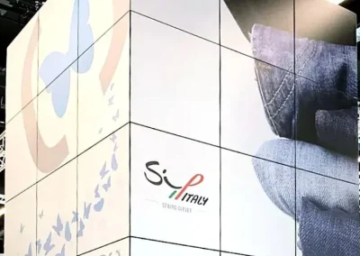 packaging personalizzato packaging in cartone packaging di lusso astucci rigidi personalizzati cofanetti premium scatole in cartone su misura espositori in cartone espositori personalizzati espositori punto vendita materiali punto vendita allestimento punto vendita totem espositivi soluzioni cartotecniche lavorazioni cartotecniche fustellati in cartone prototipi packaging progettazione grafica packaging studio grafico packaging produzione cartotecnica finiture speciali per packaging stampa e nobilitazioni design packaging packaging sostenibile in cartone box magnetici personalizzati Climatizzazione e tecnologia termica espositori per prodotti tecnici pannelli informativi per showroom totem per prodotti tecnologici soluzioni espositive per climatizzazione allestimenti per showroom tecnici materiali grafici per settore termico Bici e componentistica tecnica packaging per componenti tecnici espositori per prodotti sportivi espositori per negozi di biciclette box per accessori technical gear materiali espositivi per settore bike grafiche per prodotti sportivi Abbigliamento tecnico espositori per abbigliamento tecnico cartellini per capi sportivi materiali retail per abbigliamento packaging per accessori sportivi display per negozi outdoor Arredo, cucine e design espositori per showroom design packaging per componenti di arredo materiali per negozi di design espositori per cucine e complementi soluzioni espositive premium grafiche per prodotti di design Gioielli, cosmetica, regalistica astucci per gioielli packaging cosmetico di lusso cofanetti per prodotti premium scatole regalo personalizzate packaging elegante per retail espositori cosmetici da banco Vino, spirits, marmo astucci per bottiglie packaging per vino e spirits espositori da banco per cantina cofanetti premium per distillerie espositori per pietra e materiali naturali materiali grafici per settore marmo prototipazione rapida packaging progettazione creativa interna consulenza grafica packaging scelta materiali cartotecnici sviluppo layout espositivi produzione interna su misura lavorazioni di pregio su carta design su misura per brand packaging che valorizza il prodotto espositori resistenti e personalizzati